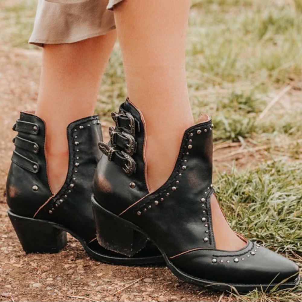 NEW FREEBIRD Melody Black Studded Ankle Boots size 7 (NIB)